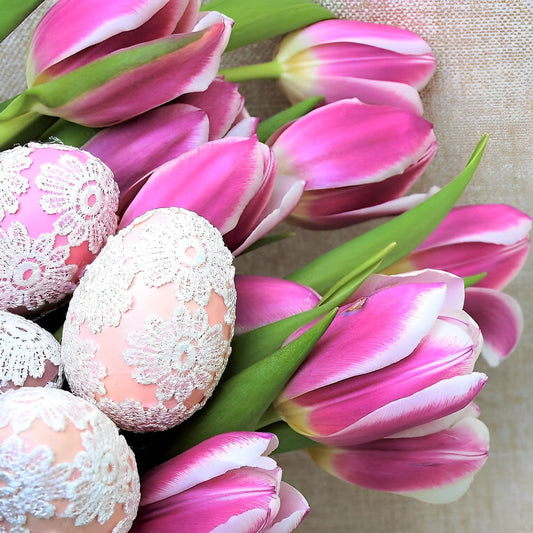 Peinture diamant oeufs de Pâques et tulipes roses