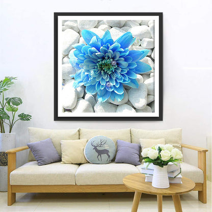 Chrysanthème bleu sur pierres blanches, peinture diamant