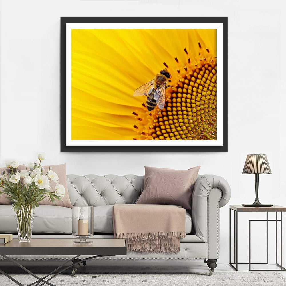 Abeille sur la peinture au diamant de tournesol